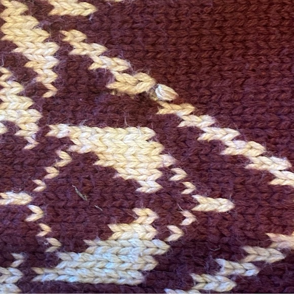 Vintage TOMMY HILFIGER Men Burgundy Pattern Snowflakes Sweater Size XL-Fit Small - Picture 5 of 8